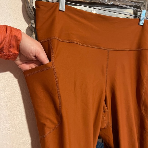 Old Navy High Waisted Rise Powersoft 7/8 Leggings XXL Burnt Orange w/ Pockets - Picture 6 of 9